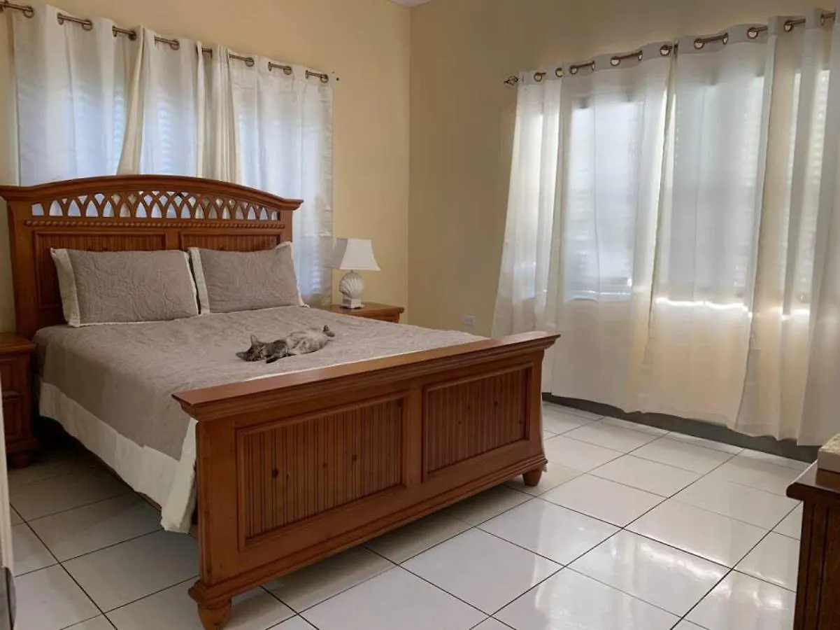 Appartamento Suite 3, Blue Pavilion - Steps To Beach - Car, Value, Service West Bay
