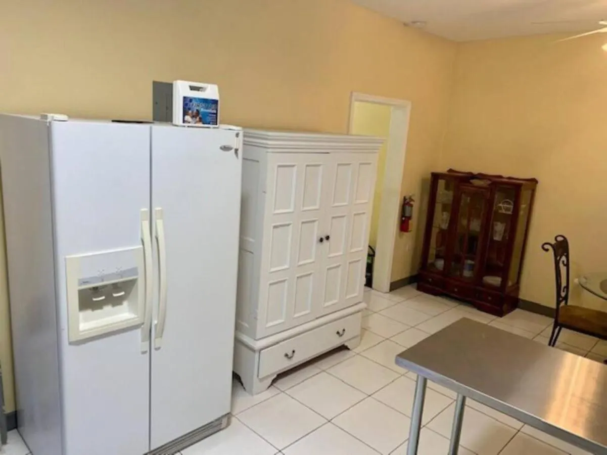 Appartamento Suite 3, Blue Pavilion - Steps To Beach - Car, Value, Service West Bay